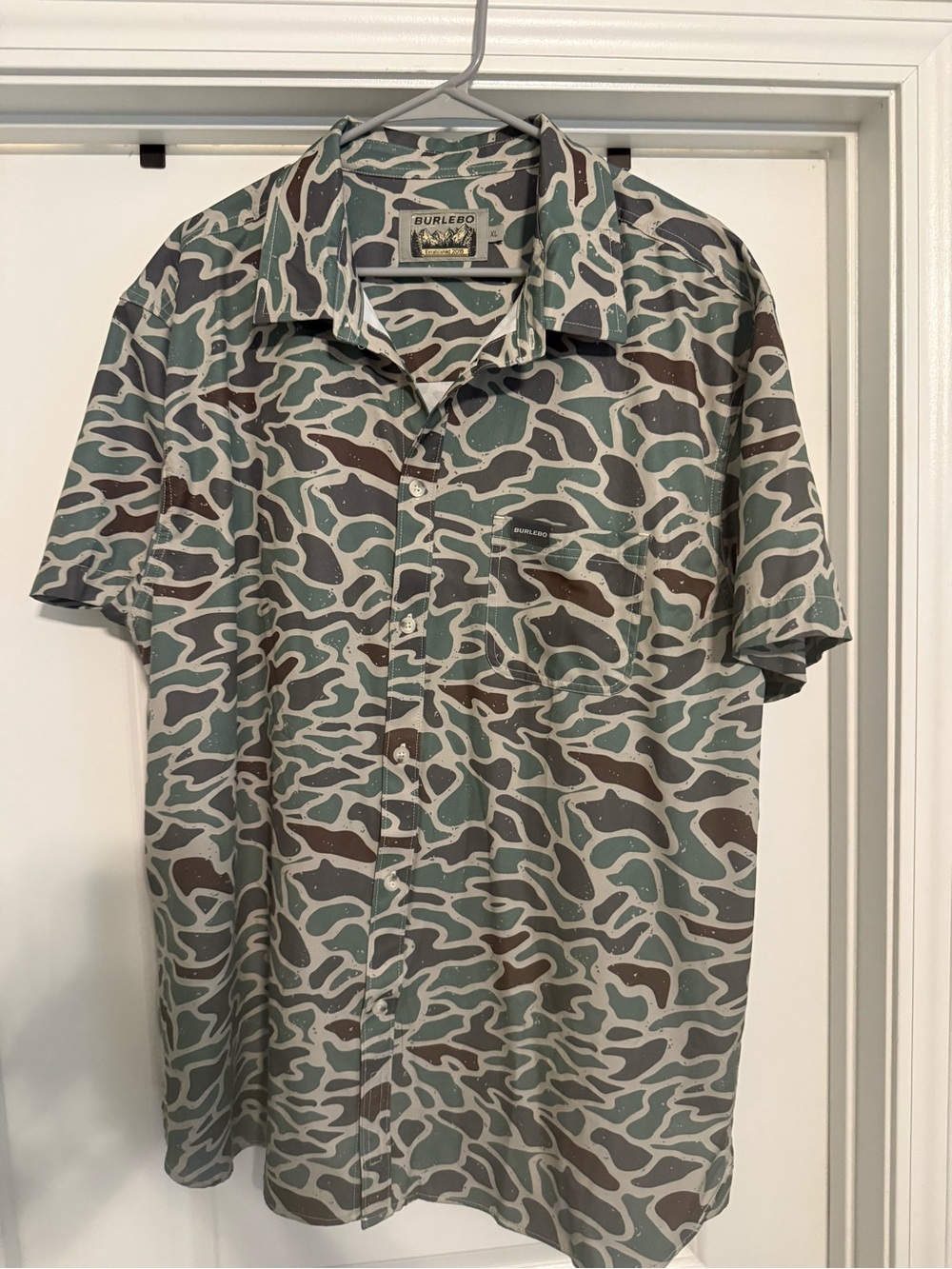 BURLEBO Men's Short-Sleeve Button-Up Shirt - Green & Brown Camo